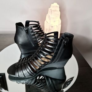 ♠️a.n.a. Black Strappy Wedge Sandals